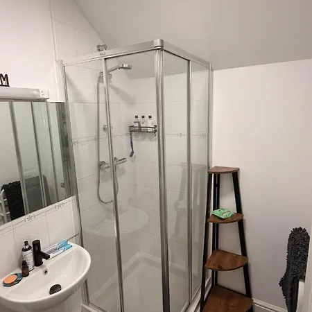 Town Centre 2 Bedroom Town House St Helier Holiday home